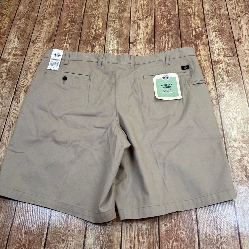 Dockers Classic Fit Chino Shorts Mens size 46 Khaki Cotton Blend Pockets NWT